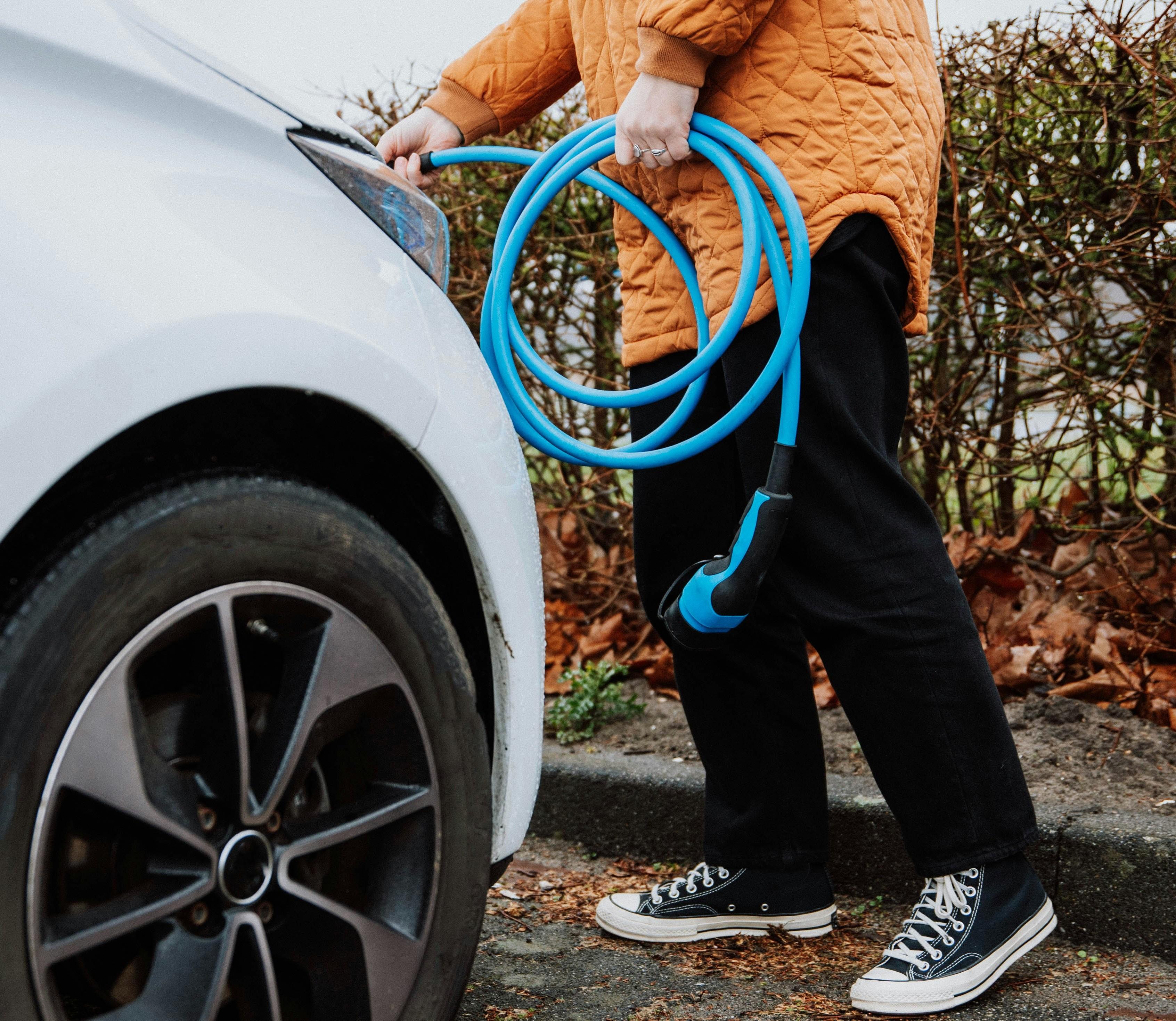 Electric vehicle plug in charger